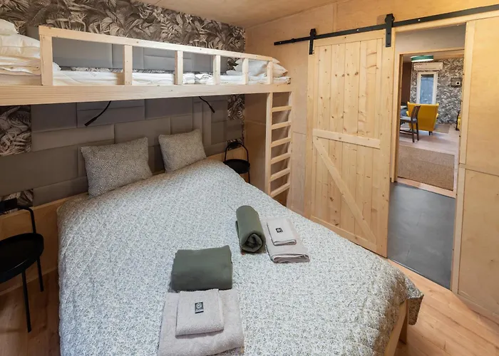 Almasglamp 캠프장 Zebegény